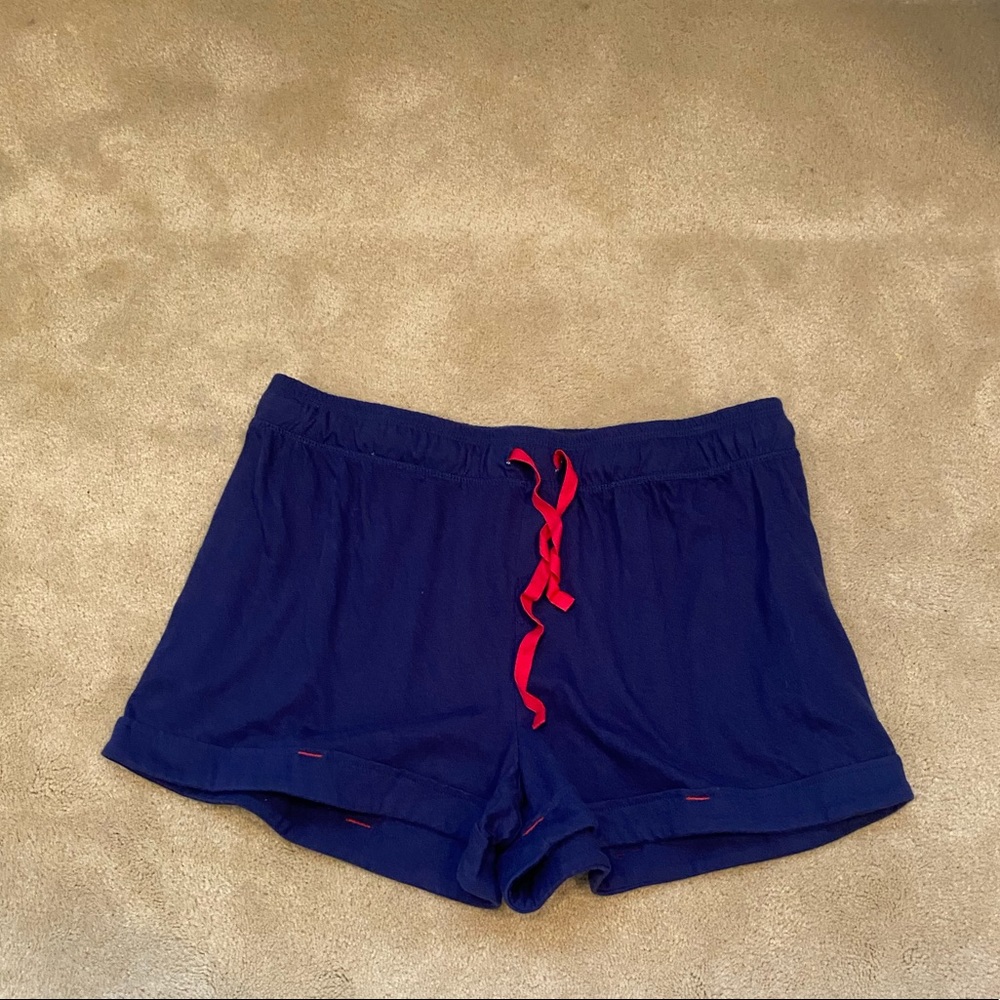 Tommy Hilfiger Navy Blue and Red Flowy Shorts S